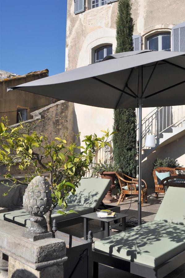 Le Petit Chateau Châteauneuf-de-Gadagne エクステリア 写真
