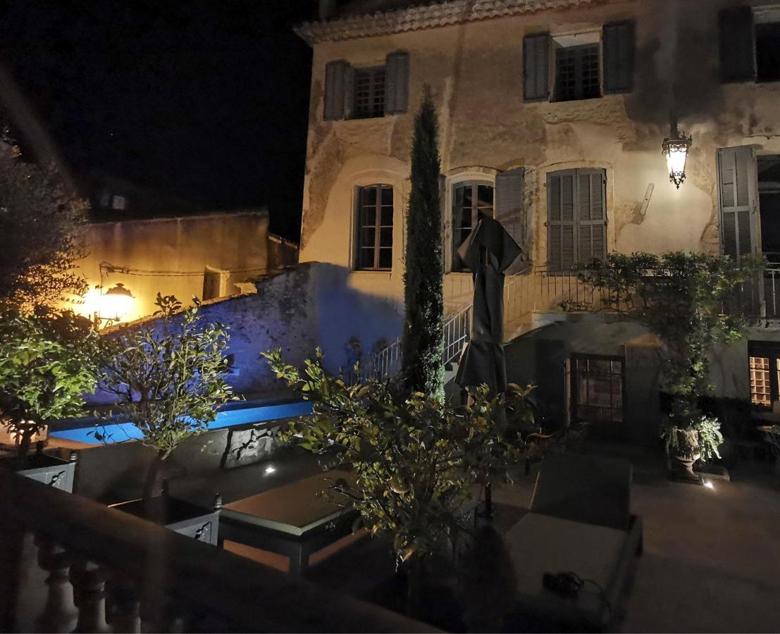 Le Petit Chateau Châteauneuf-de-Gadagne エクステリア 写真