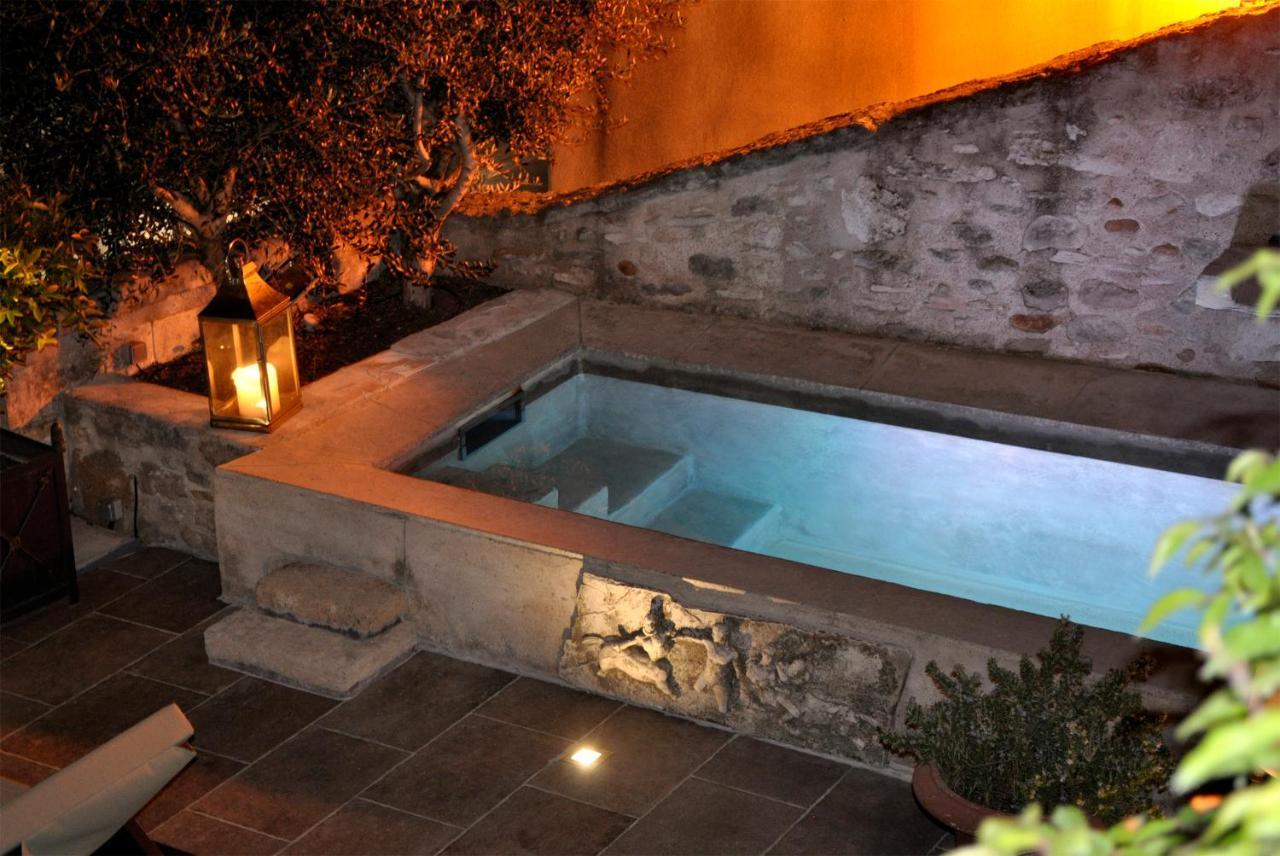 Le Petit Chateau Châteauneuf-de-Gadagne エクステリア 写真