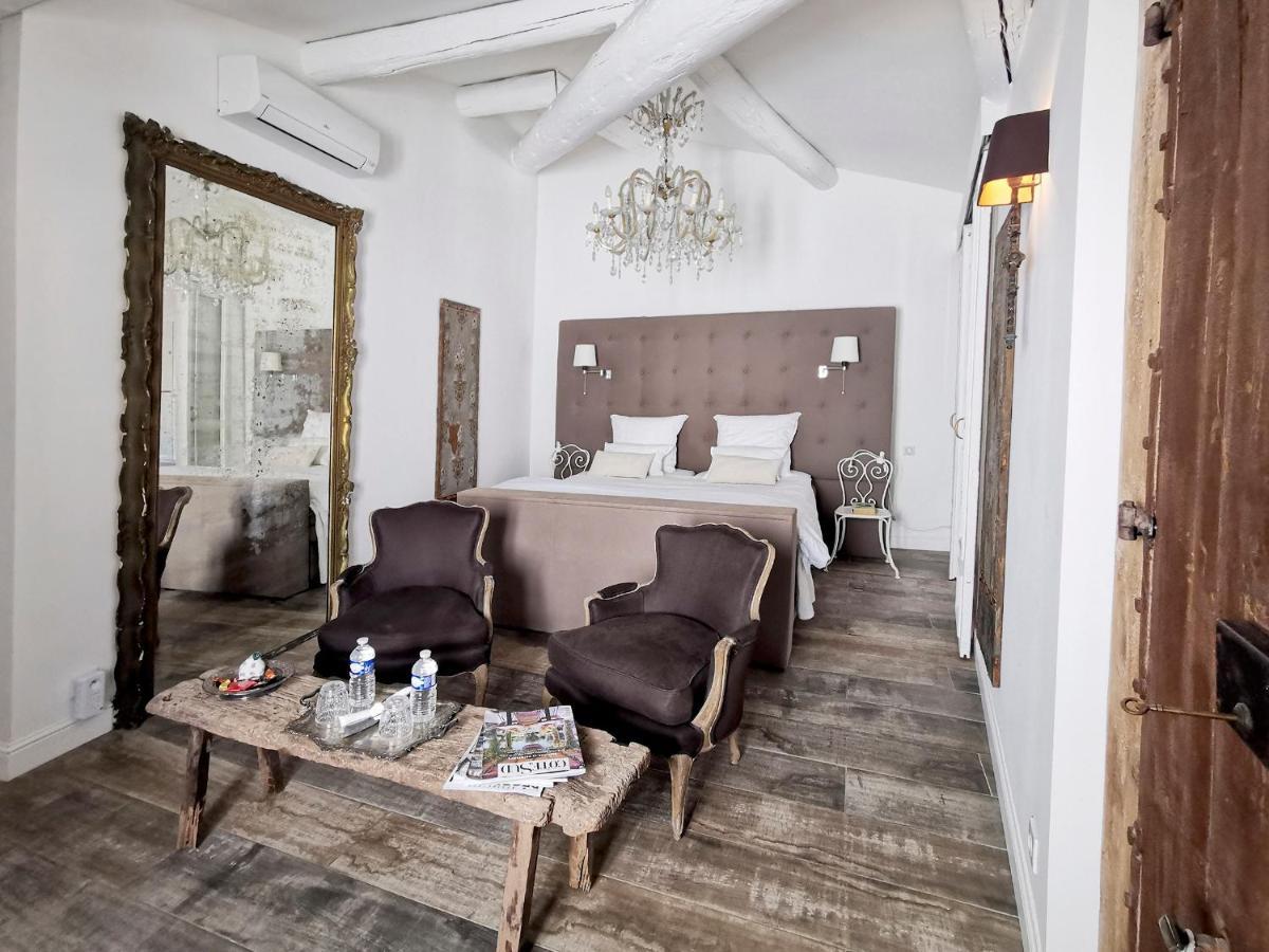 Le Petit Chateau Châteauneuf-de-Gadagne エクステリア 写真