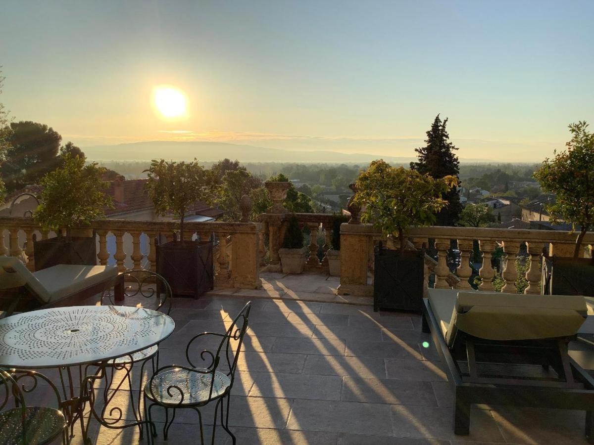 Le Petit Chateau Châteauneuf-de-Gadagne エクステリア 写真