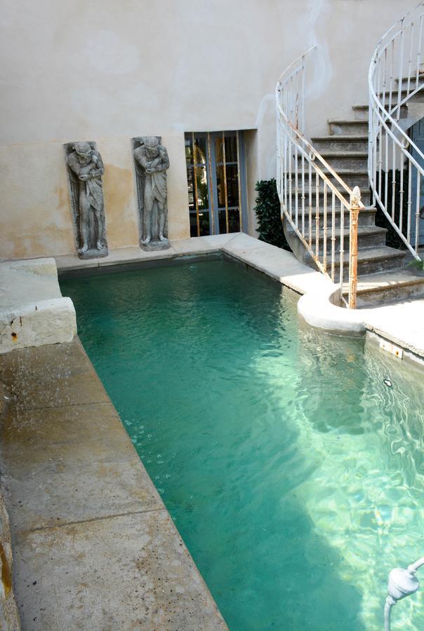 Le Petit Chateau Châteauneuf-de-Gadagne エクステリア 写真